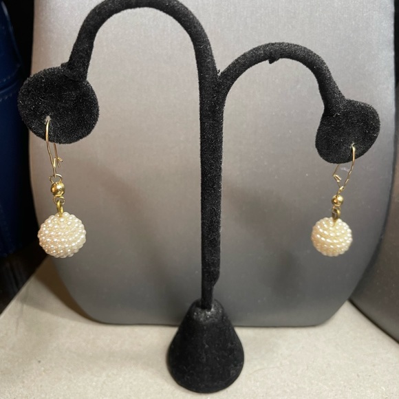 Pearl Beaded Orb On Gold Tone Locking Wire Dangle Earrings Classic Wedding Look. - Picture 1 of 5